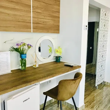 Anias Front View Of The Black Sea 14b * 那沃达利